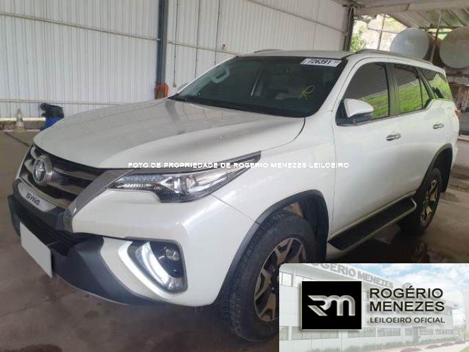TOYOTA HILUX SW4 19/19