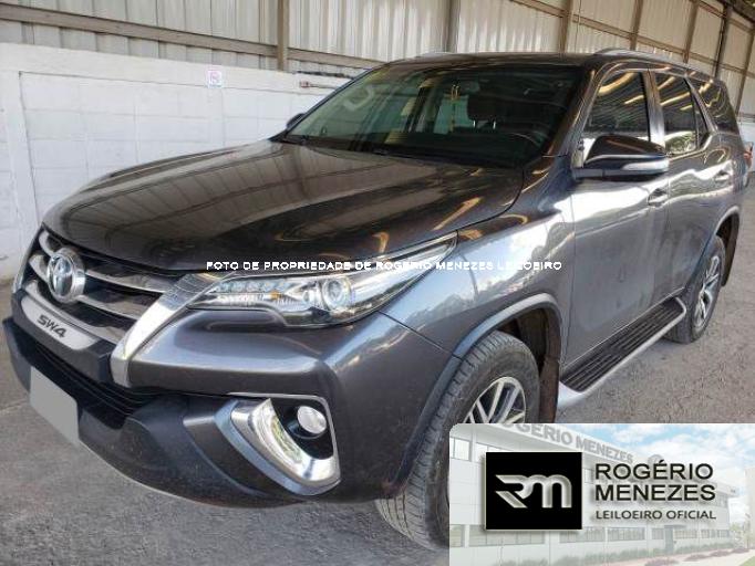 TOYOTA HILUX SW4 16/17