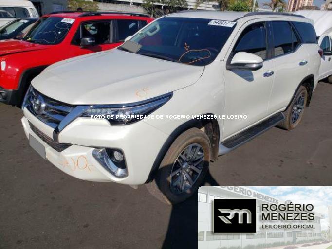 TOYOTA HILUX SW4 16/16