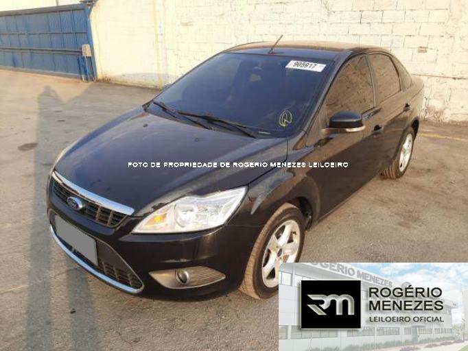 FORD FOCUS SEDAN 10/10