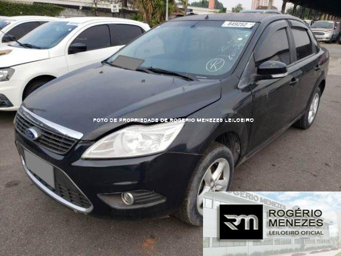 FORD FOCUS SEDAN 10/10