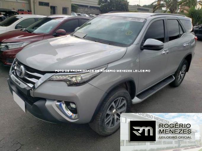 TOYOTA HILUX SW4 19/19
